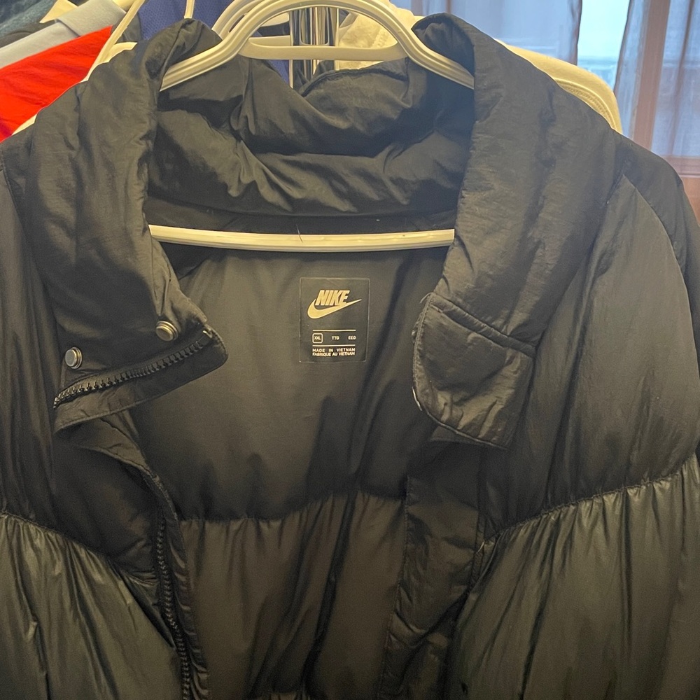 Nike Men’s Classic Black Puffer Coat - Picture 3 of 3